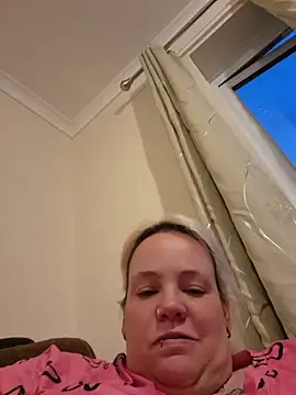 Bigbustedcurvylady online show from May 15, 2026, 8:16 pm