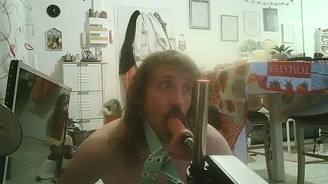 Snapshot of cyril020202 chatting on October 23, 2025, 11:42 am cyril020202 online show from October 23, 2025, 11:42 am