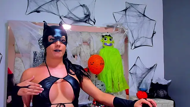 Snapshot of ZachaTompson chatting on October 31, 2025, 9:49 pm ZachaTompson online show from October 31, 2025, 9:49 pm