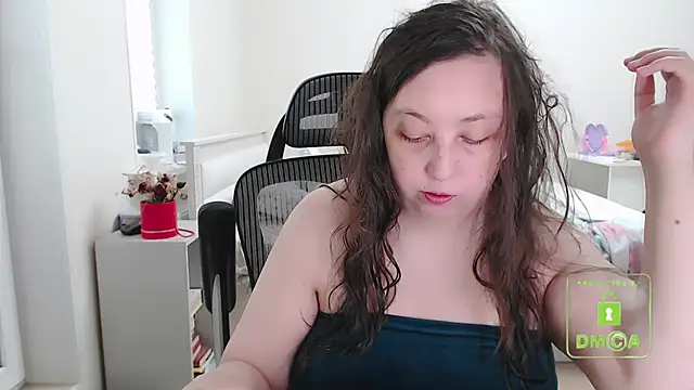 cute and hot online show from September 18, 2025, 9:22 am