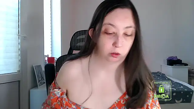 cute and hot online show from May 14, 2026, 2:57 pm