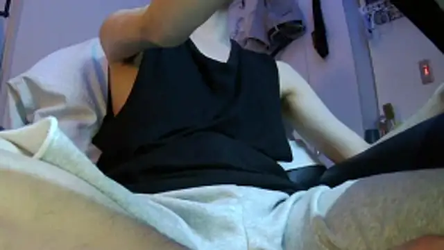 Ray175oo online show from April 17, 2026, 7:06 pm