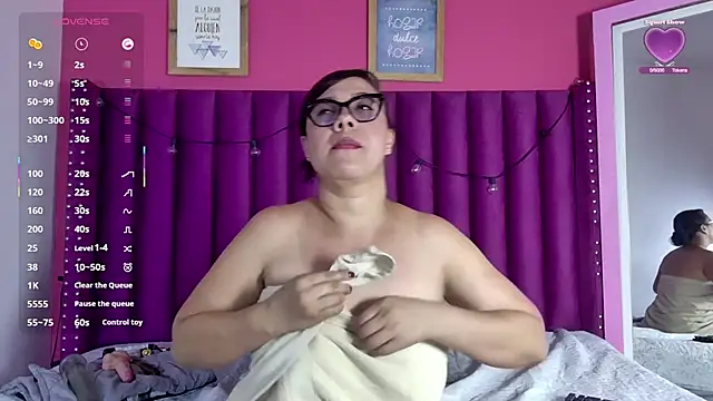 Snapshot of hotlatinateacher chatting on February 6, 2026, 6:33 pm hotlatinateacher online show from February 6, 2026, 6:33 pm