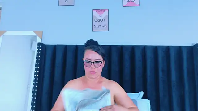 Snapshot of hotlatinateacher chatting on February 12, 2026, 5:52 pm hotlatinateacher online show from February 12, 2026, 5:52 pm