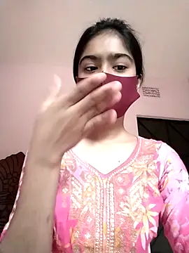 Snapshot of Arisha- chatting on December 17, 2025, 10:32 am Arisha- online show from December 17, 2025, 10:32 am