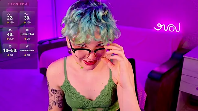 Snapshot of School_Love chatting on December 27, 2024, 4:21 pm School Love online show from December 27, 2024, 4:21 pm