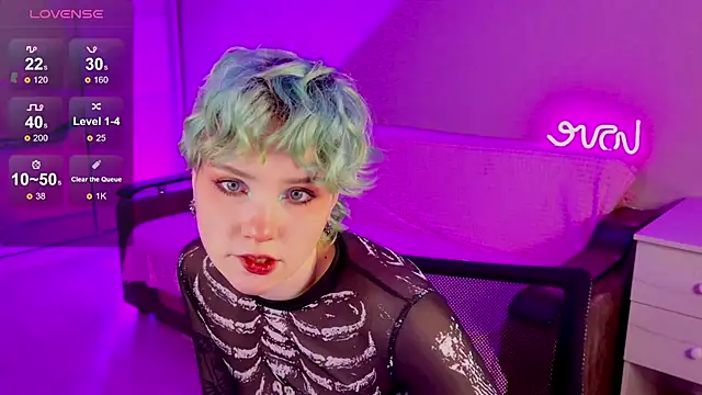 Snapshot of School_Love chatting on January 13, 2025, 1:17 pm School Love online show from January 13, 2025, 1:17 pm