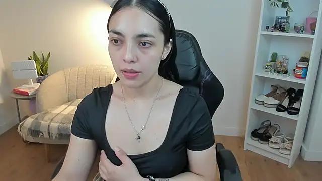  BellaEvans  online show from April 15, 2026, 5:14 am