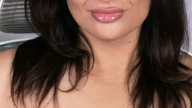 xprettysmilex online show from April 28, 2026, 2:27 am