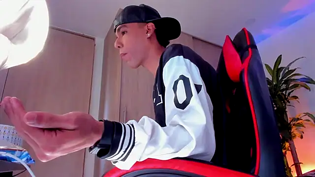 aldrinwhite online show from April 12, 2026, 4:45 pm