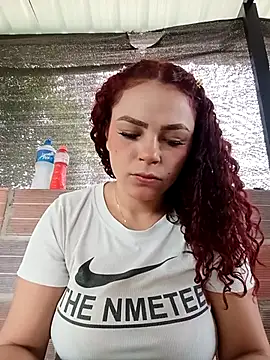 Snapshot of Mommy-Hot chatting on January 6, 2026, 1:26 pm Mommy-Hot online show from January 6, 2026, 1:26 pm