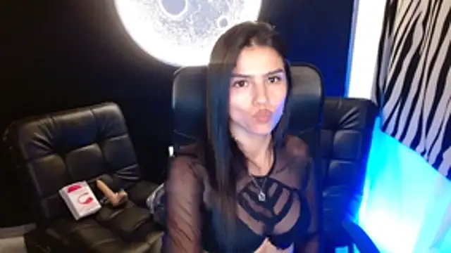 cloe fox online show from November 6, 2025, 6:36 am