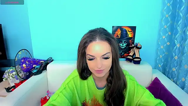 LindaaLu online show from November 20, 2025, 4:23 am