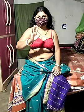 Snapshot of Mourani24 chatting on April 13, 2026, 11:43 pm Mourani24 online show from April 13, 2026, 11:43 pm