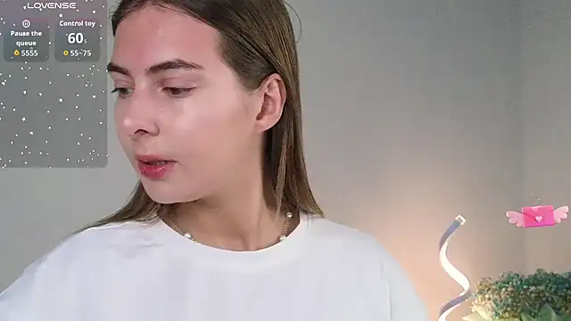 Snapshot of chloi_hes chatting on October 22, 2025, 11:43 am chloi hes online show from October 22, 2025, 11:43 am