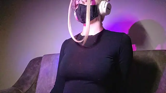 DanaWard online show from April 10, 2026, 10:14 pm