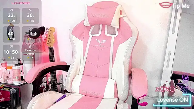 Snapshot of RoxaneEvans_ chatting on January 17, 2025, 10:00 am RoxaneEvans  online show from January 17, 2025, 10:00 am