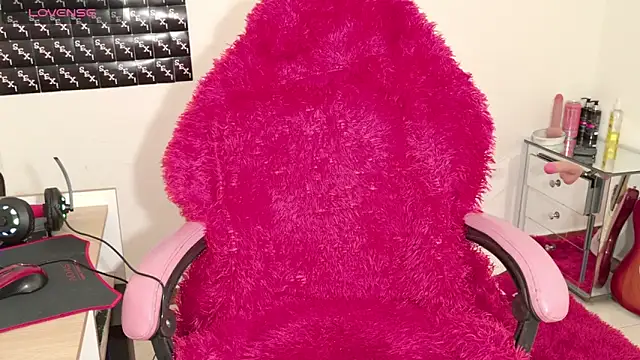 Snapshot of RoxaneEvans_ chatting on October 24, 2025, 6:26 pm RoxaneEvans  online show from October 24, 2025, 6:26 pm