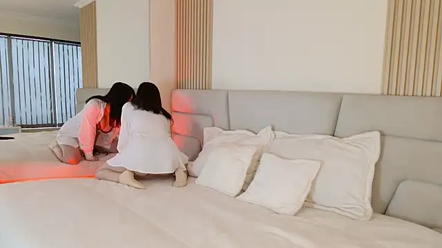 Zoe Benson online show from December 2, 2025, 11:37 am