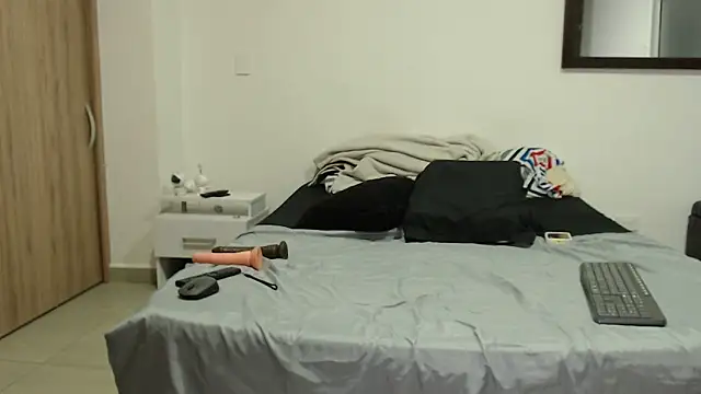 AnnieRoss69 online show from February 17, 2025, 8:04 pm