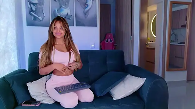 Susanamendezz online show from April 14, 2026, 6:36 pm