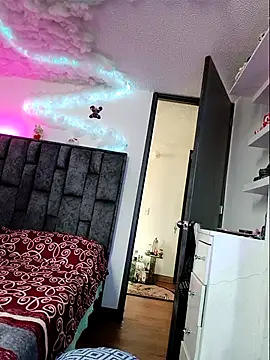 Nicole420squirt online show from October 14, 2025, 6:31 pm