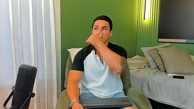 Ryan Hunt online show from January 14, 2025, 12:03 pm