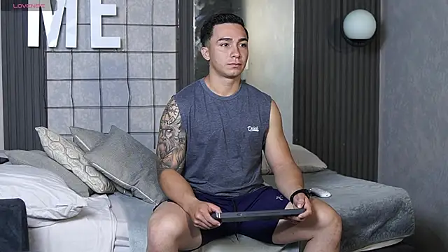 Ryan Hunt online show from November 13, 2025, 8:13 am