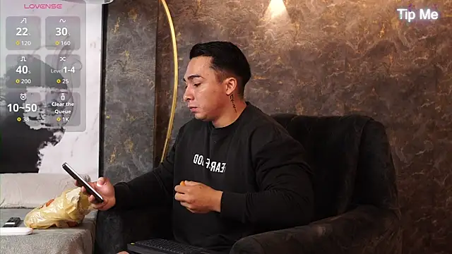 Ryan Hunt online show from December 3, 2025, 12:14 pm