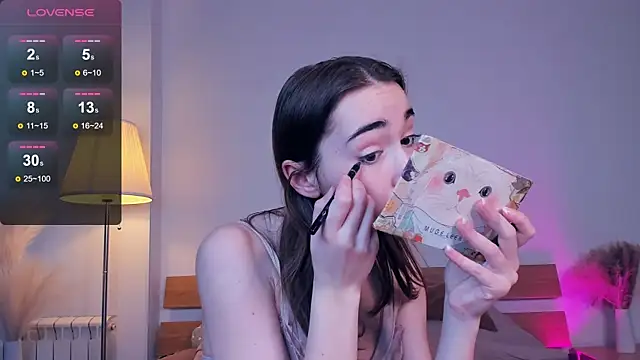 PollyBeev online show from February 13, 2025, 11:17 am