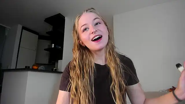 MiaMews online show from October 27, 2025, 12:53 pm