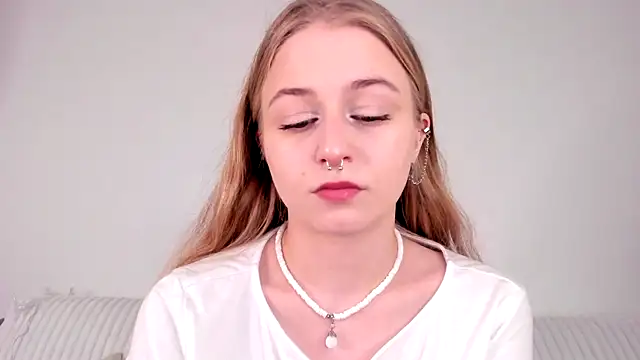 MiaMews online show from February 14, 2026, 7:21 pm