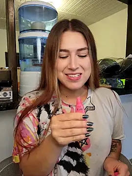 Jimena White  online show from October 9, 2025, 5:05 am