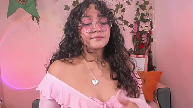 cutepie uwu  online show from February 26, 2025, 11:59 pm