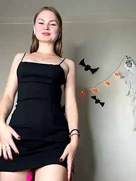 Snapshot of NickiLike chatting on October 23, 2025, 6:50 pm NickiLike online show from October 23, 2025, 6:50 pm