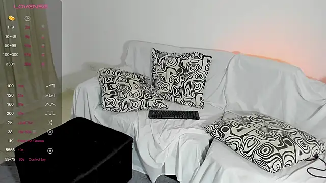 juanmiss online show from March 1, 2025, 10:24 am