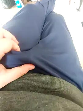 Snapshot of reelciii21 chatting on December 31, 2024, 10:37 am reelciii21 online show from December 31, 2024, 10:37 am