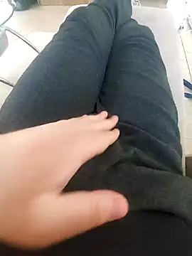 Snapshot of reelciii21 chatting on February 4, 2025, 1:06 pm reelciii21 online show from February 4, 2025, 1:06 pm