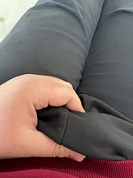 Snapshot of reelciii21 chatting on February 22, 2025, 11:24 am reelciii21 online show from February 22, 2025, 11:24 am