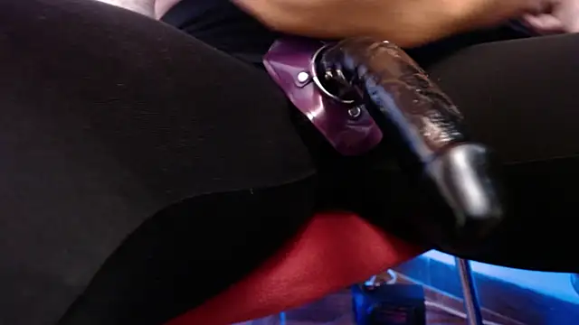 Snapshot of IvanaFetish chatting on November 15, 2025, 9:43 pm IvanaFetish online show from November 15, 2025, 9:43 pm