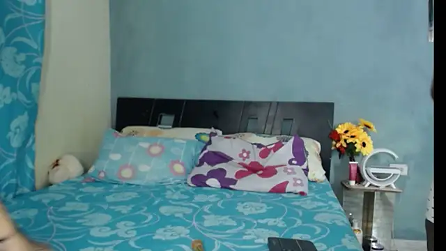 Snapshot of Madison__12 chatting on February 21, 2025, 2:17 am Madison 12 online show from February 21, 2025, 2:17 am