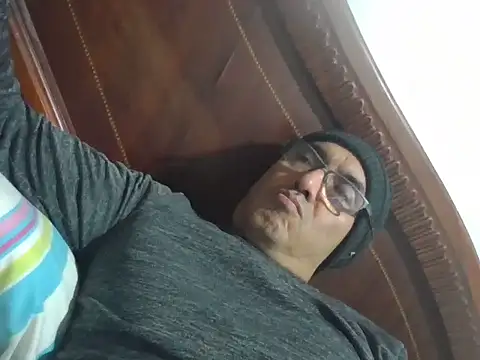 Snapshot of exmilitary chatting on February 5, 2026, 3:44 am exmilitary online show from February 5, 2026, 3:44 am