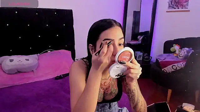 Snapshot of Alice_woodville chatting on January 22, 2025, 5:28 pm Alice woodville online show from January 22, 2025, 5:28 pm