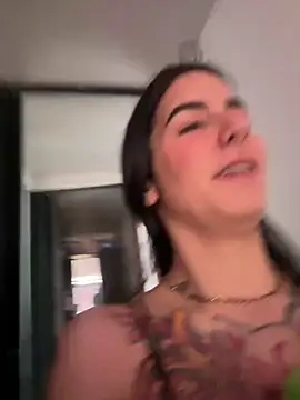 Snapshot of Alice_woodville chatting on February 22, 2025, 9:04 pm Alice woodville online show from February 22, 2025, 9:04 pm