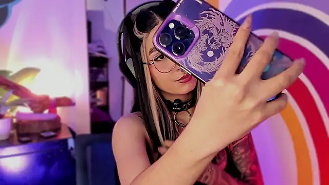 Snapshot of Alice_woodville chatting on September 12, 2025, 9:04 pm Alice woodville online show from September 12, 2025, 9:04 pm