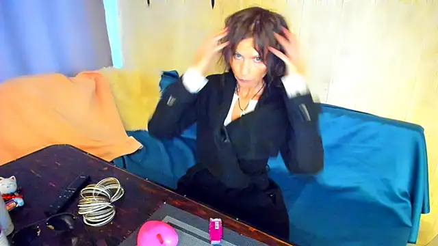 Snapshot of Elizabe_th chatting on June 24, 2026, 1:37 am Elizabe th online show from June 24, 2026, 1:37 am