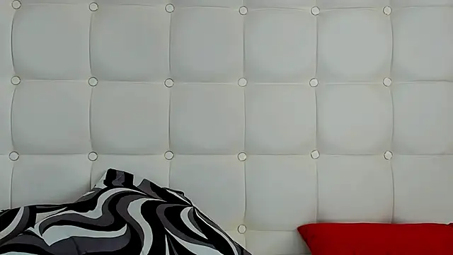 MelanieBrownn online show from February 22, 2025, 7:34 am