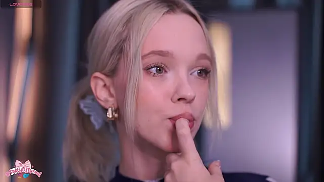  AlinaBailey online show from March 13, 2026, 10:22 am