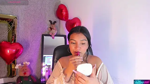 Snapshot of Candys_victoria chatting on February 15, 2026, 3:36 am Candys victoria online show from February 15, 2026, 3:36 am