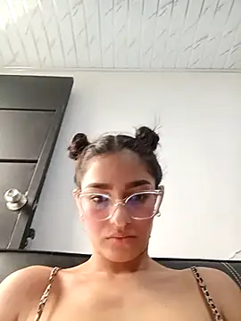 Snapshot of Ary-18 chatting on October 25, 2025, 1:40 pm Ary-18 online show from October 25, 2025, 1:40 pm